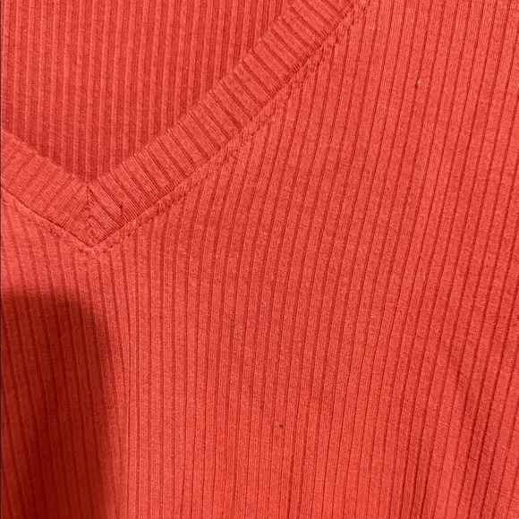 Bozzolo Deep Red V-Neck Crop Top - Picture 3 of 3